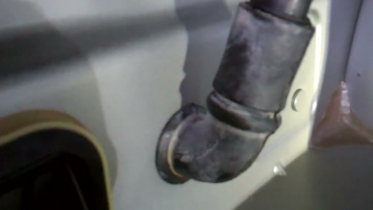 MotorHoss: Mercedes W204 C300 2008 Rear Sun Roof Drains, Actual visual example.