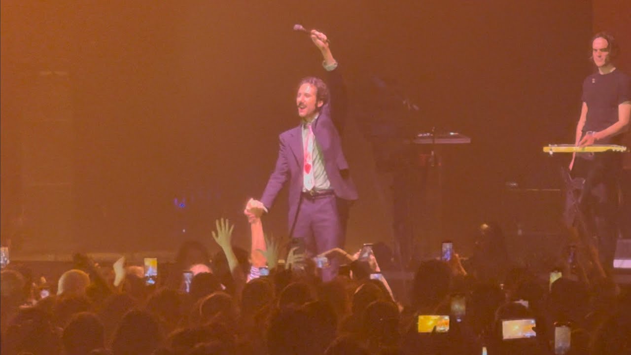 Feu! Chatterton - Monde nouveau (Live Labyrinthe Tour at Accor Arena, Paris 11/02/2026)