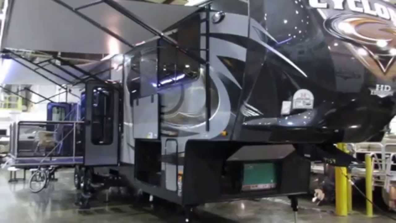 2015 Heartland Cyclone 4200 toyhauler fifth-wheel