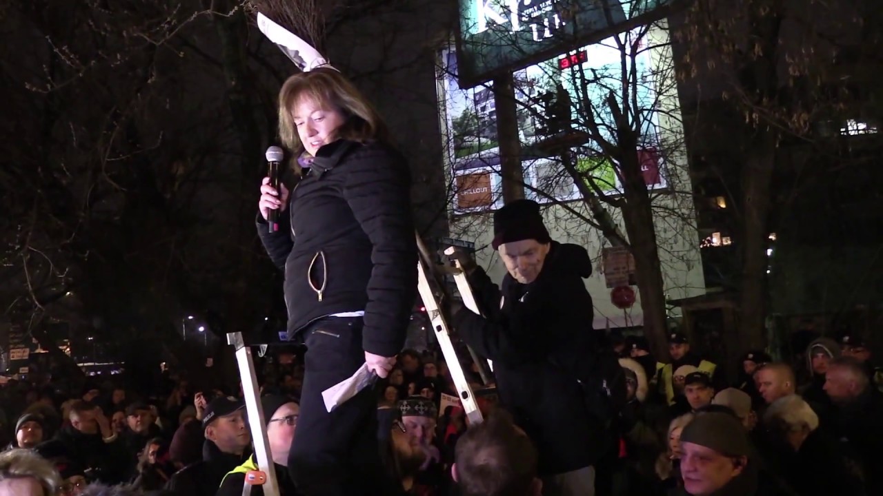 Jane Donnelly in Poland addressing 50,000 abortion rights supporters