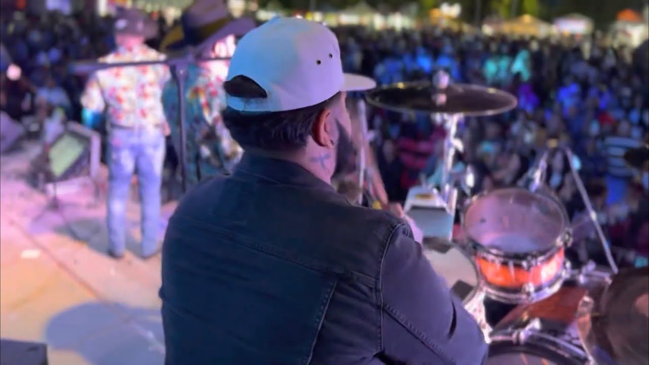 Adryan Moreno - Con Ese Corazón / La Maquinaria Norteña (Bateria)