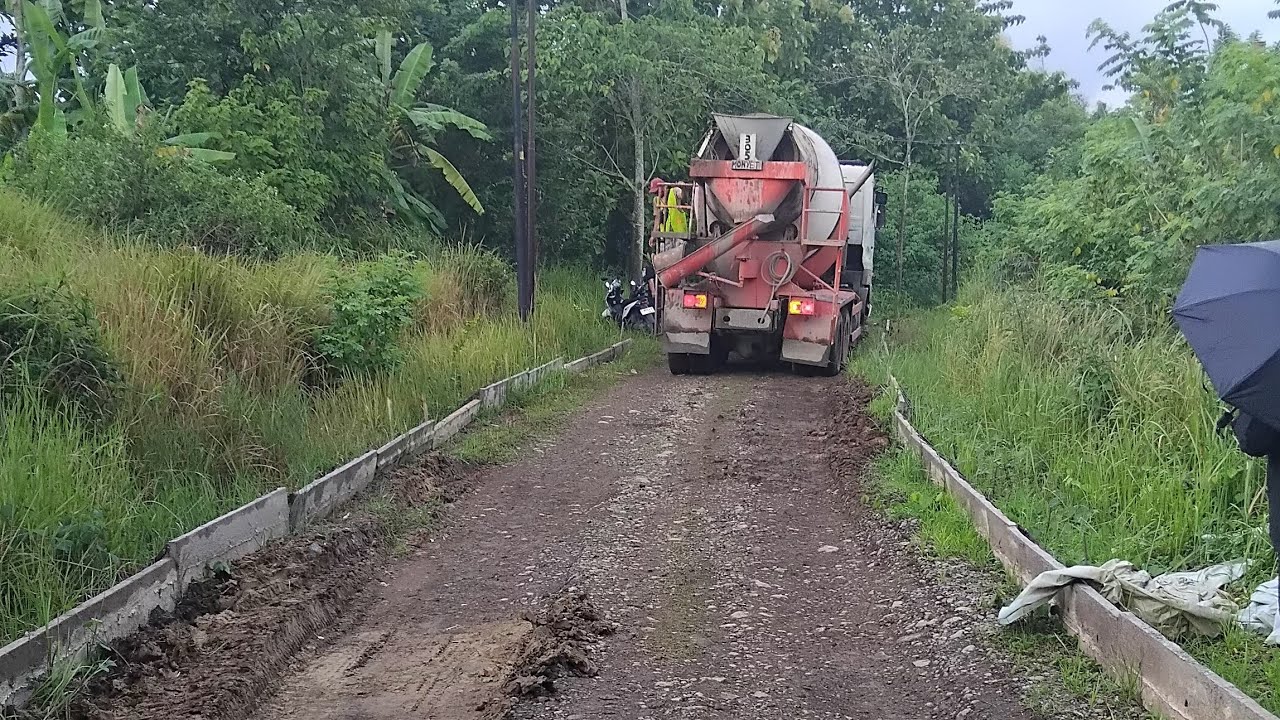 Desa Margasari,kec.Dawuan.kab.subang bersyukur  20 tahun jalan rusak di era KDM di cor beton.