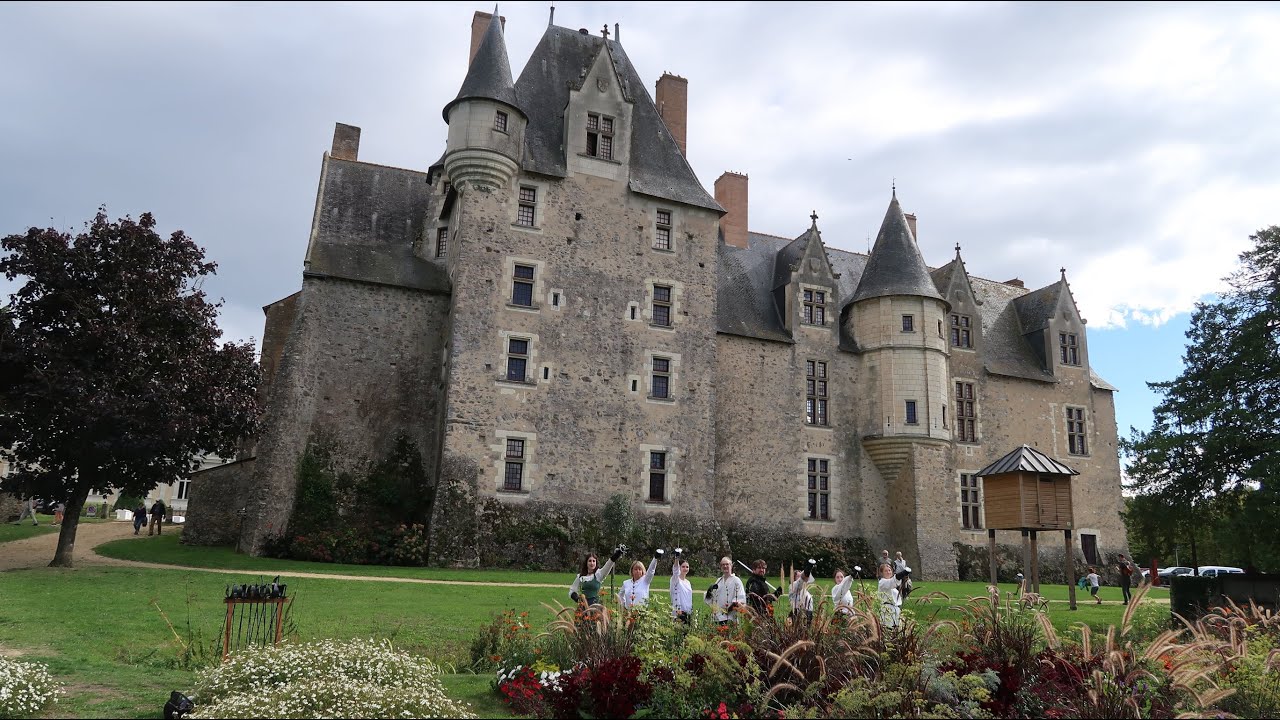 Escrime Artistique et de Spectacle: Leçon d'Escrime au château de Baugé en Anjou