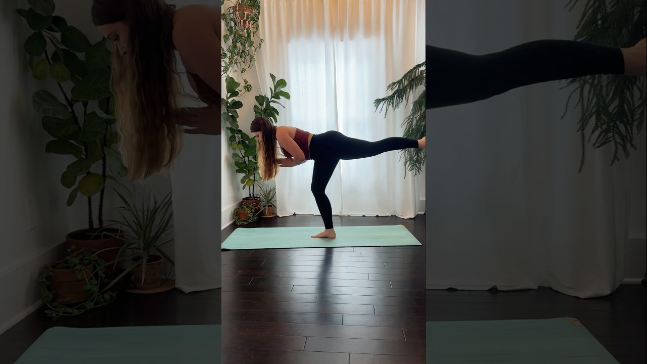 I love balance poses but always struggle in half moon pose 😂✨❤️🌙