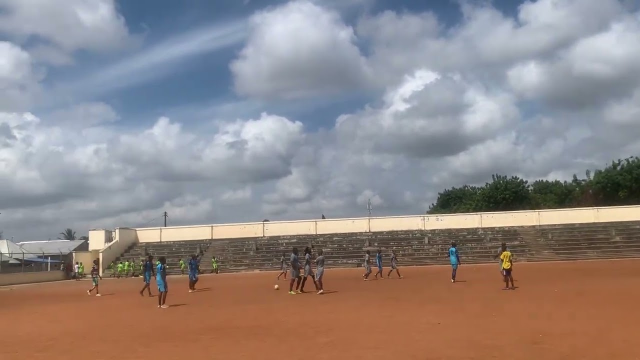 Goooooooal! Moses anaisawazishia Kariakoo veterans 