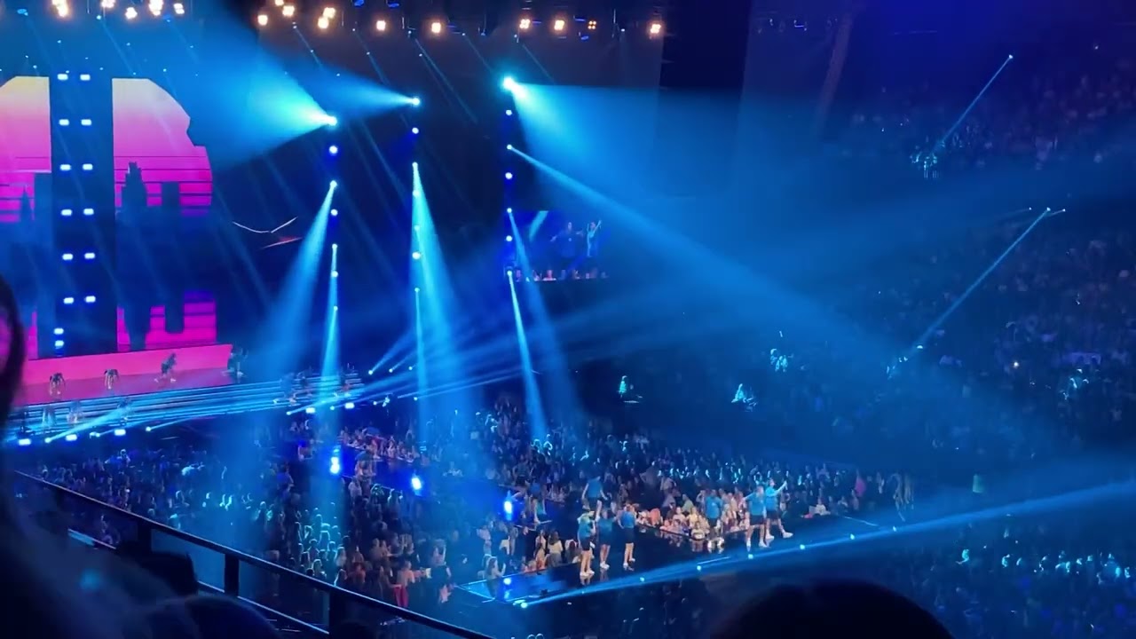 Ochtendgymnastiek like me in concert 2022 sportpaleis