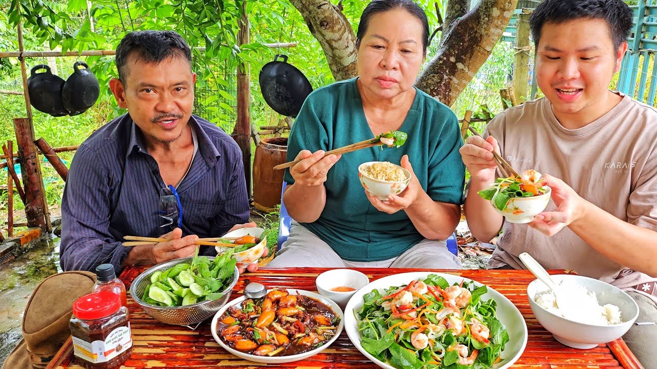Chia sẽ cảm nhận sau buổi phát cơm chay tập trước bên mâm cơm quê 