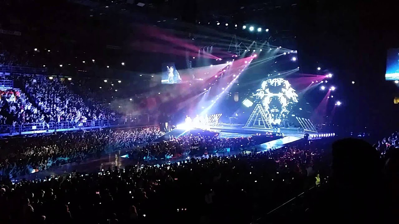 Katy Perry - Roar (Prismatic World Tour) @ Assago Milano 22/02/15