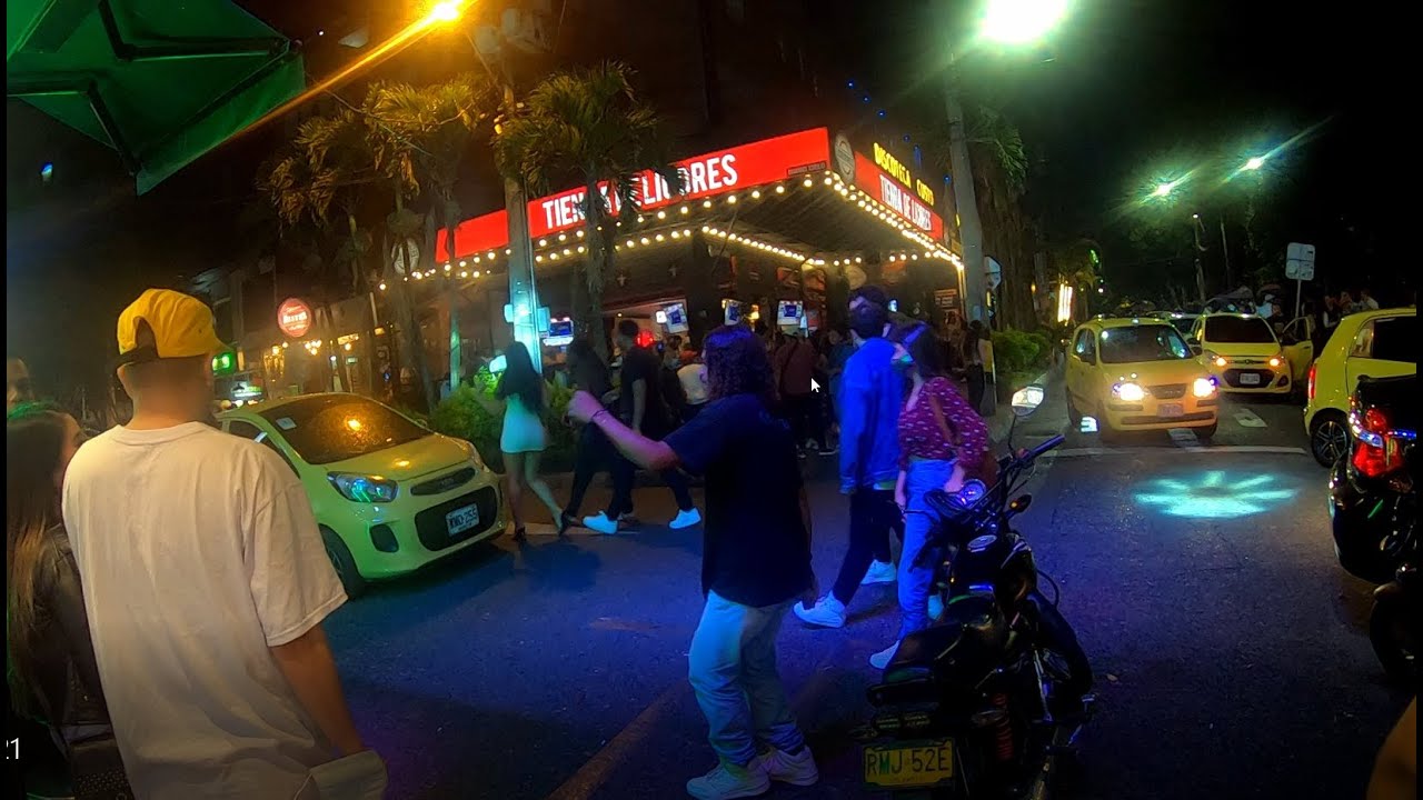 Medellin | Parque Lleras | Saturday night