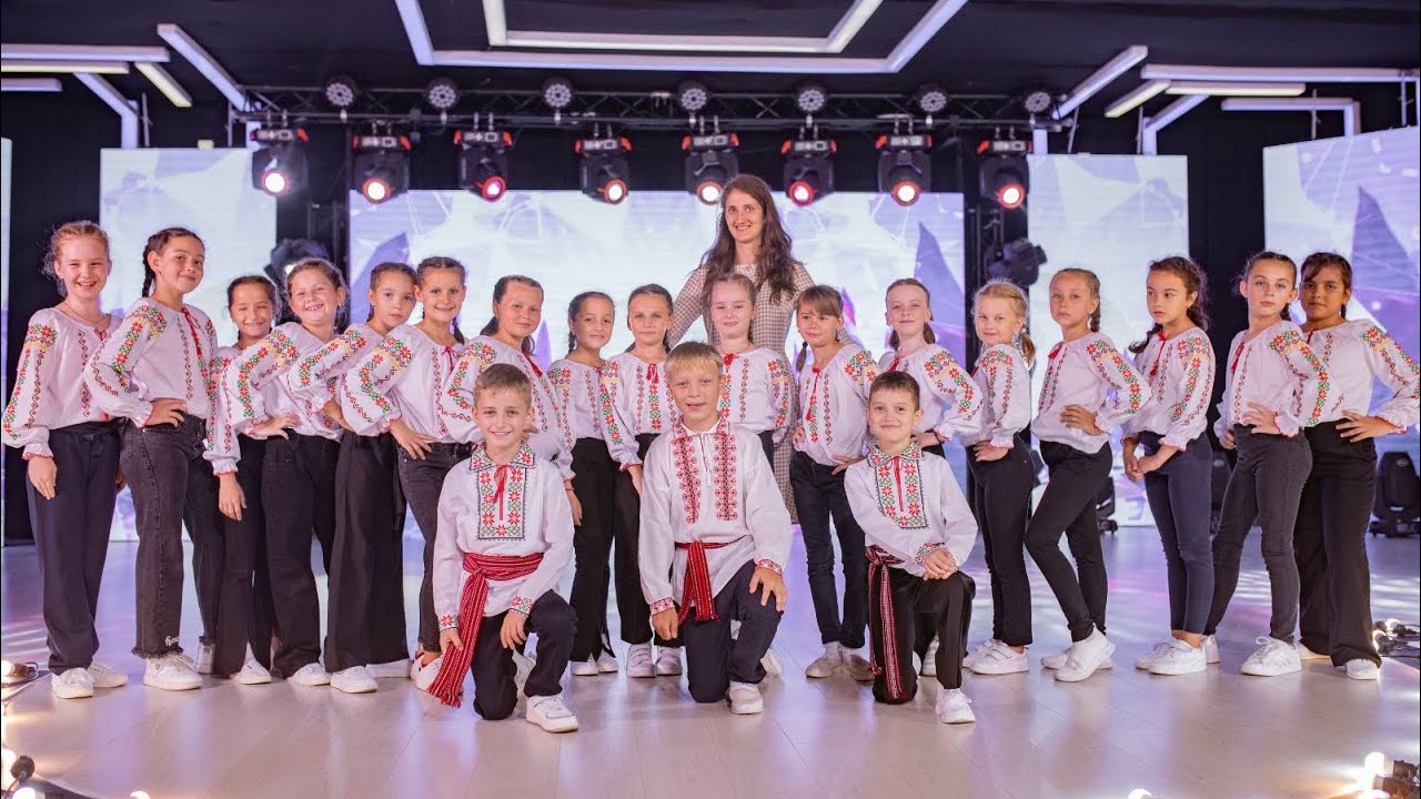 Elena’s Dance Studio - Soarele și luna