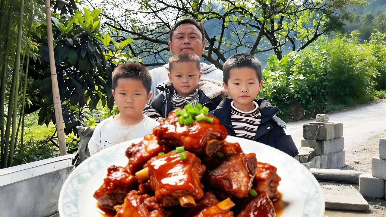 懂事儿子心疼辛苦干活的爸爸，不仅会帮爸爸洗鞋子，还会挖笋给爸爸吃！！
