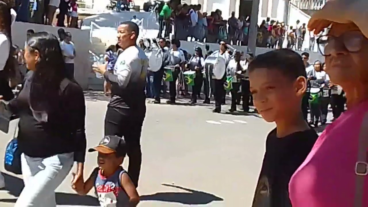 desfile 7 de setembro 2025 Águas formosas mg