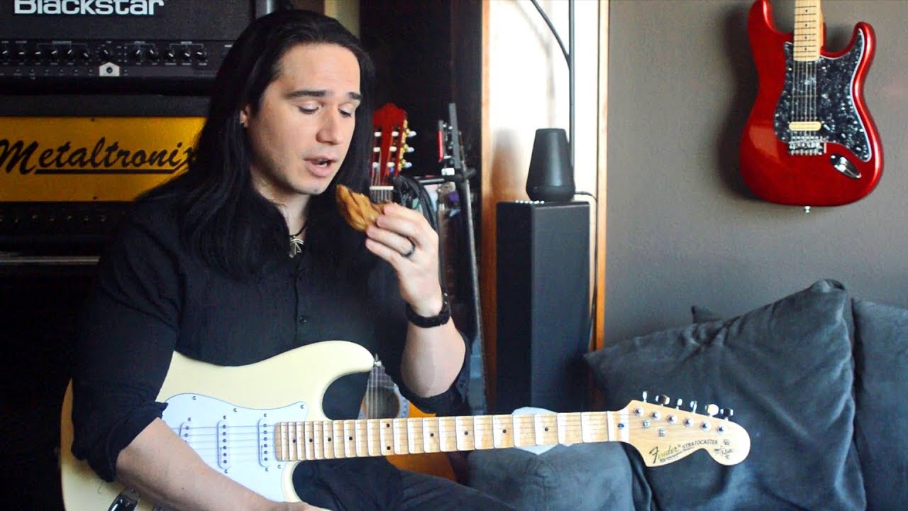The easy Yngwie lick that Every Guitarist should know! - Lesson w/tab