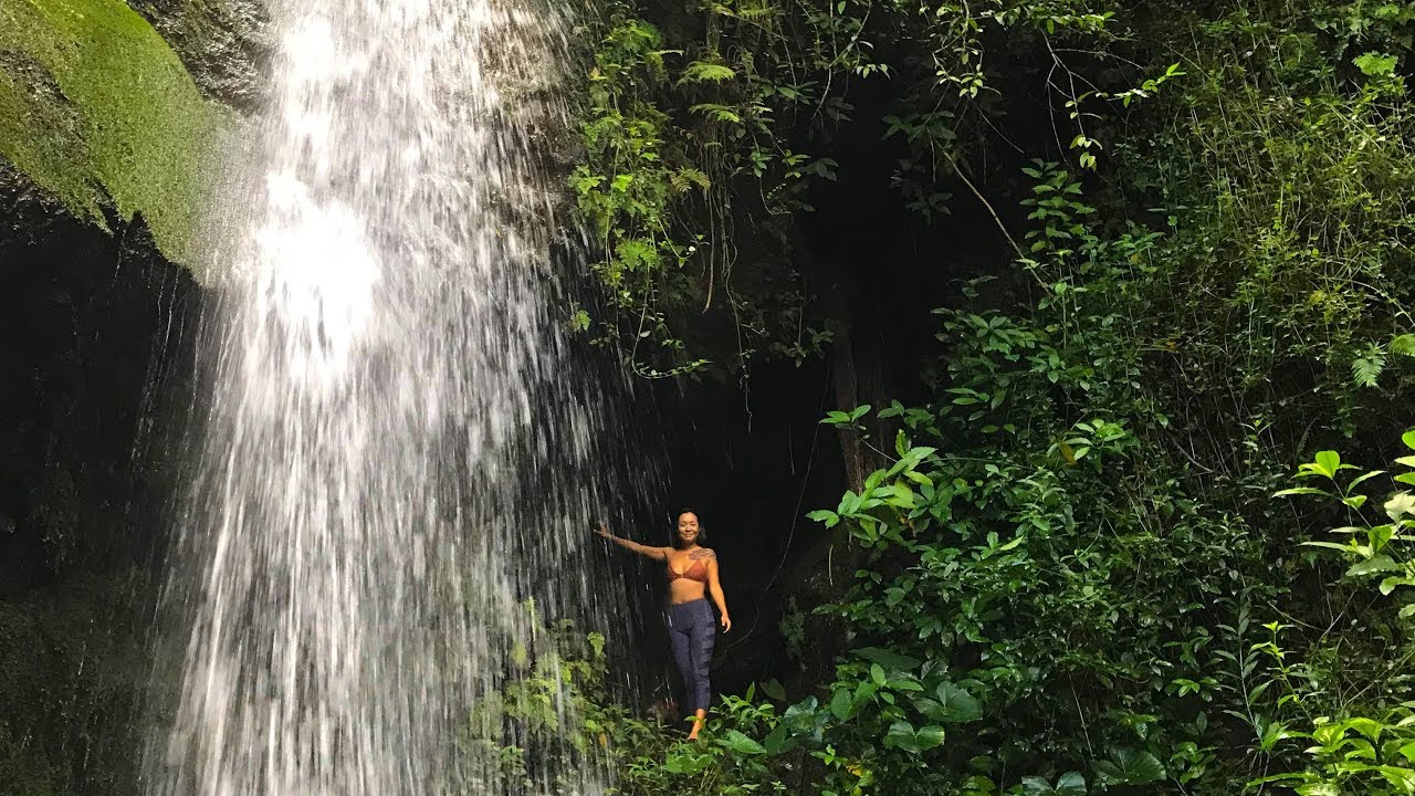 Secret Waterfall Hike. Oahu, Hawaii