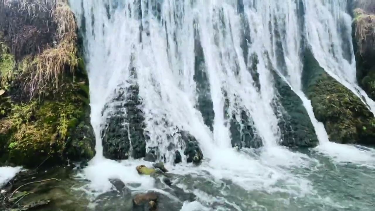 Peaceful Waterfall & Calming Music 