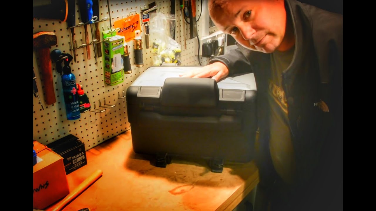 How to fit a BMW Vario Case back rest