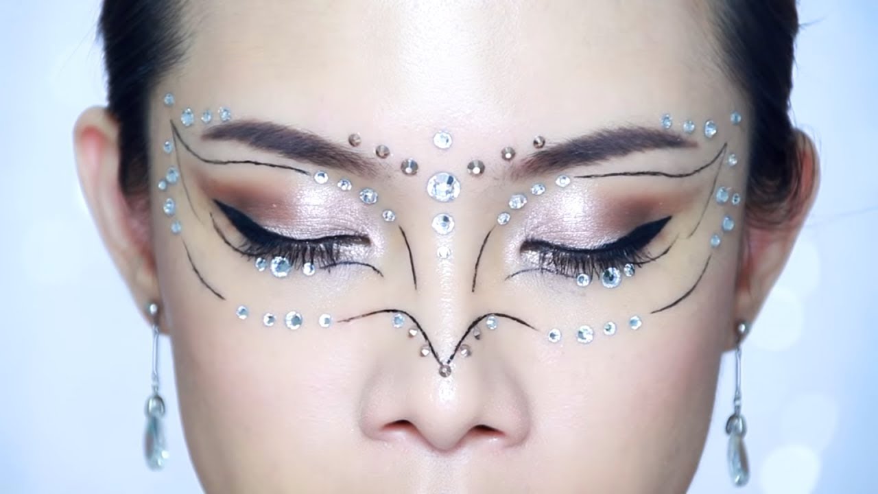 HOW TO : Masquerade Makeup ( CRYSTAL BEADS + EYELINER ) Halloween Tutorial