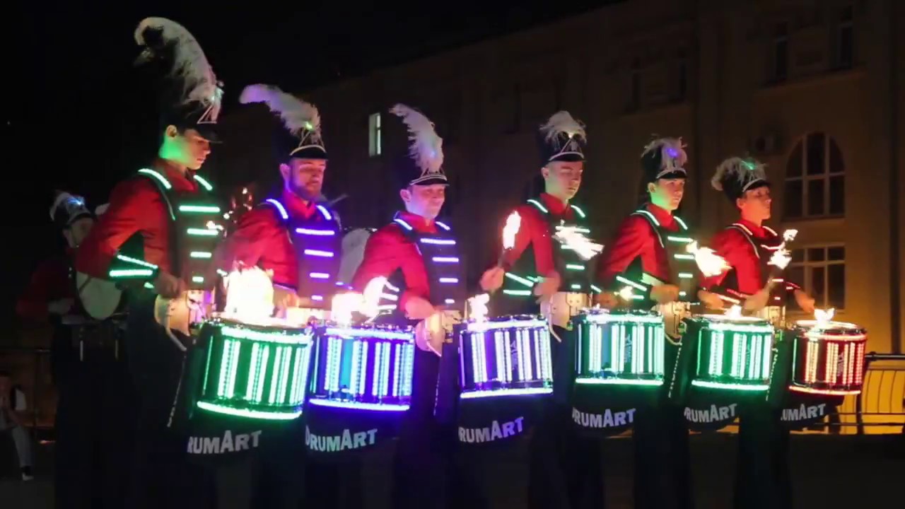 Барабанщики на ходулях!DrumArt LED-FIRE-STILTS-MARCHING DRUMS SHOW!!! TOP SECRET COVER
