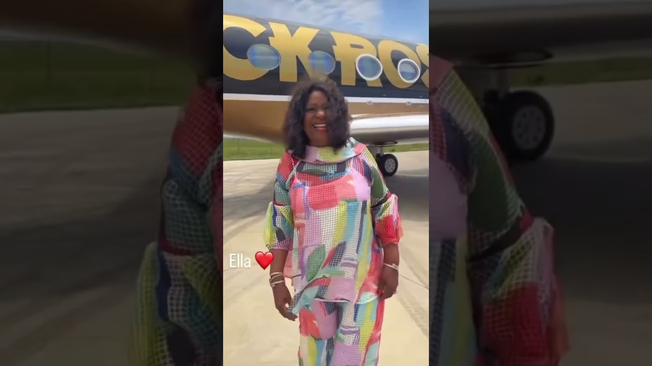 Rick Ross hyping up his Mom & Sister infront of private jet 🛩❤️@rickrossmmgempire @MaybachMusicGrp