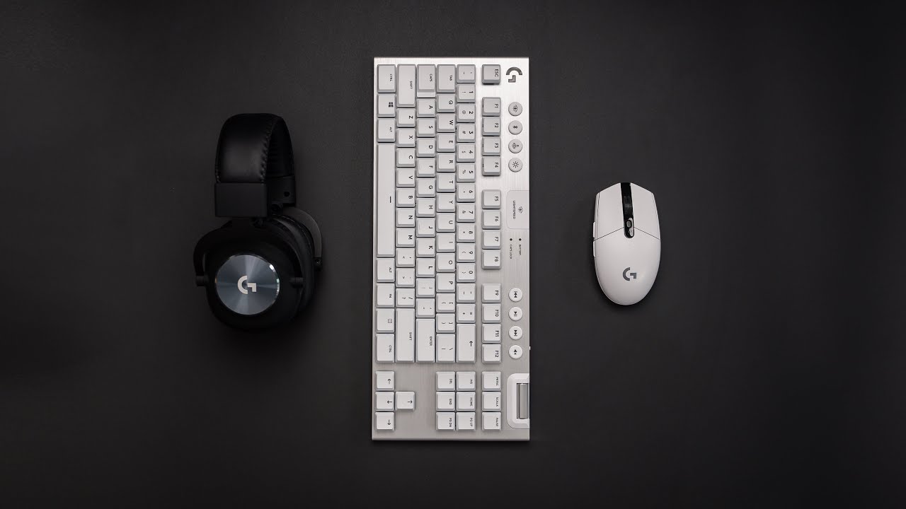 My Minimal Gaming Desk Setup Peripherals (2021)