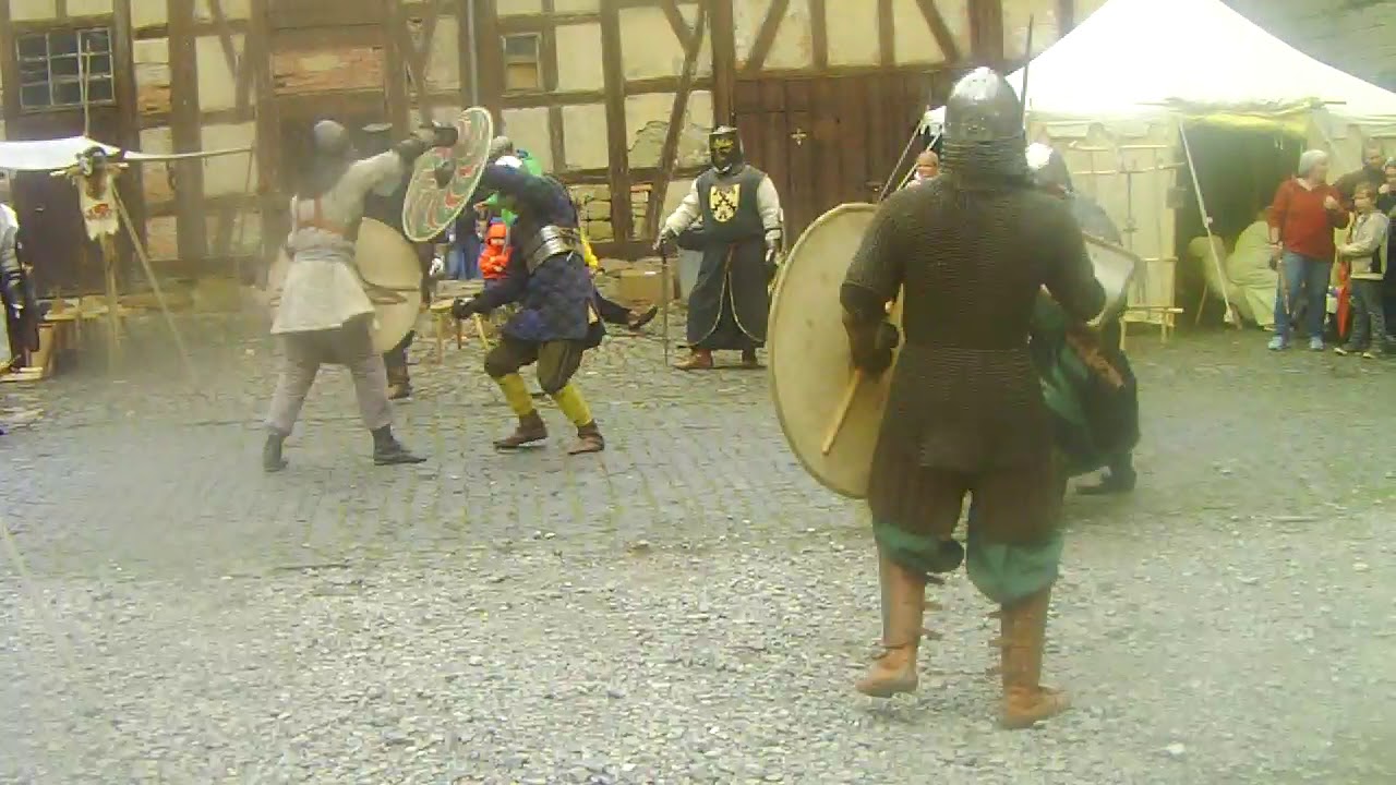 R&ouml;mhild 2017 Eikinskjald Wikinger mit Rittern vom ACW 01