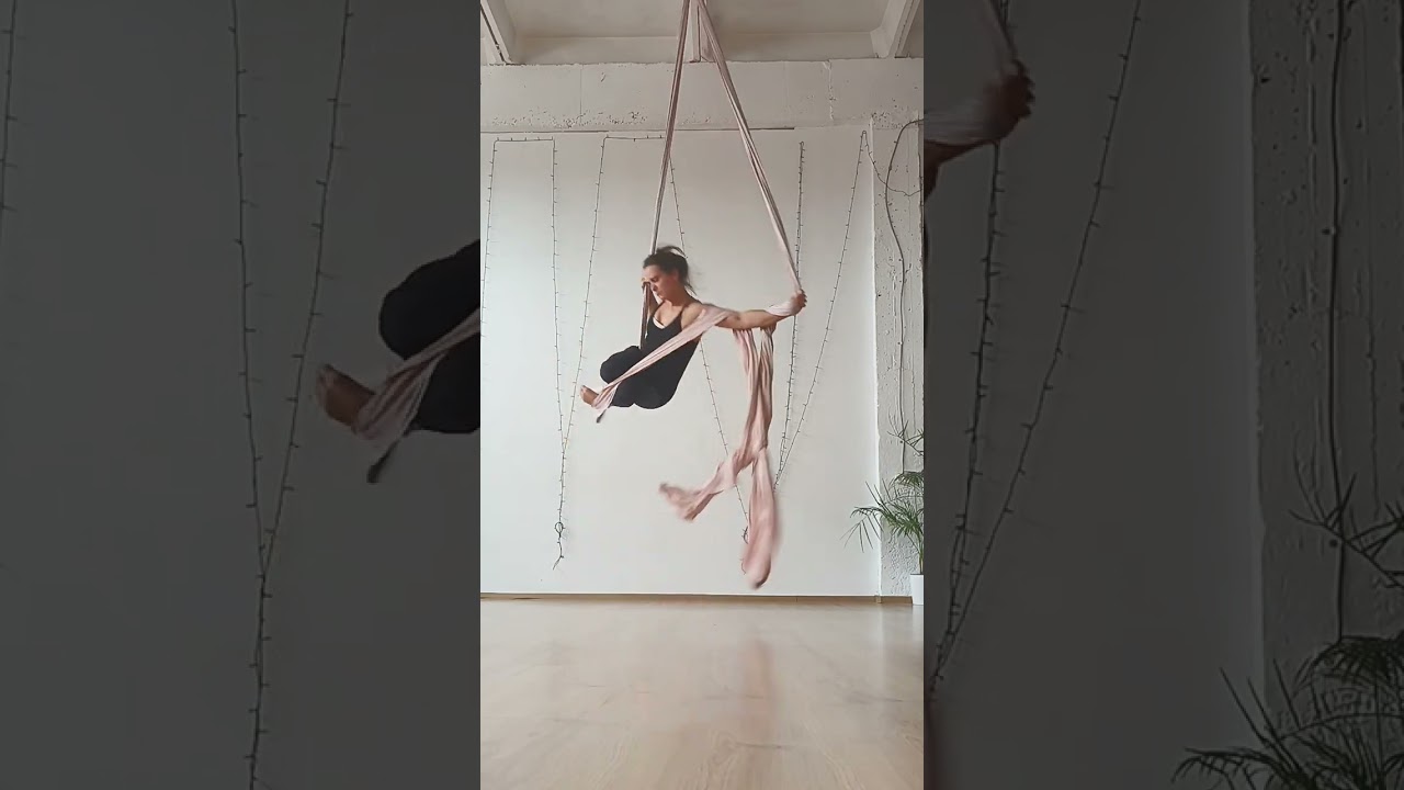 Aerial silk - level 4 - Music box sequence (intermediate)