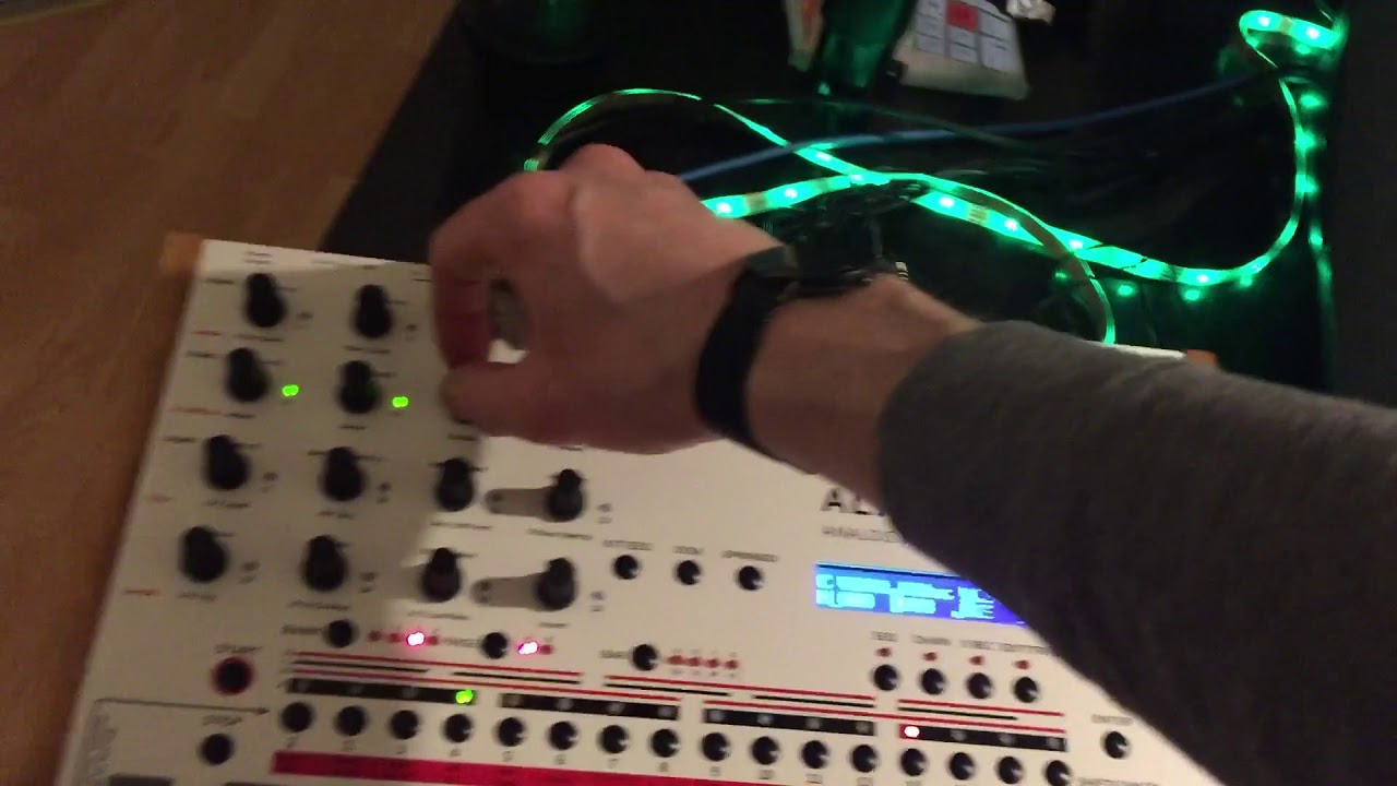 mostly Alpha base & Mono/Poly hardware deep house jam!