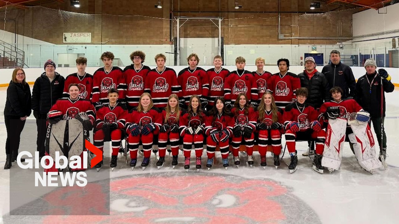 2 Alberta hockey players killed in crash with semi on way home to Hinton