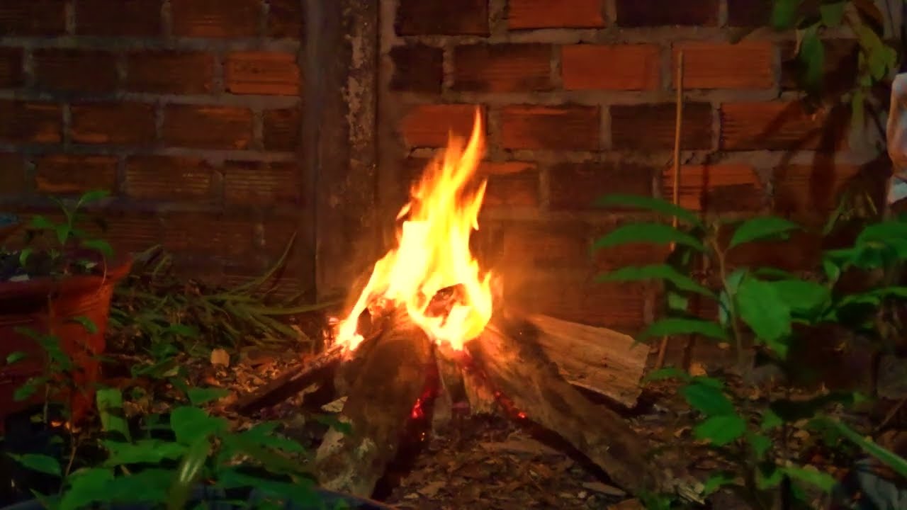 Peaceful Outdoor Fireplace at Night 🌙 Cozy Fire Ambience