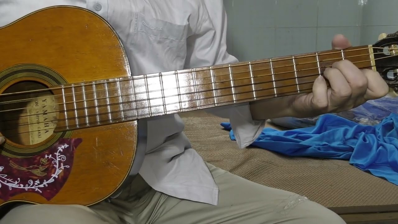 Guitar classic Nhật..yamaha no.60.. đời cổ gổ full solid..âm thanh hay sâu lắng tình cảm.giá 1tr100k