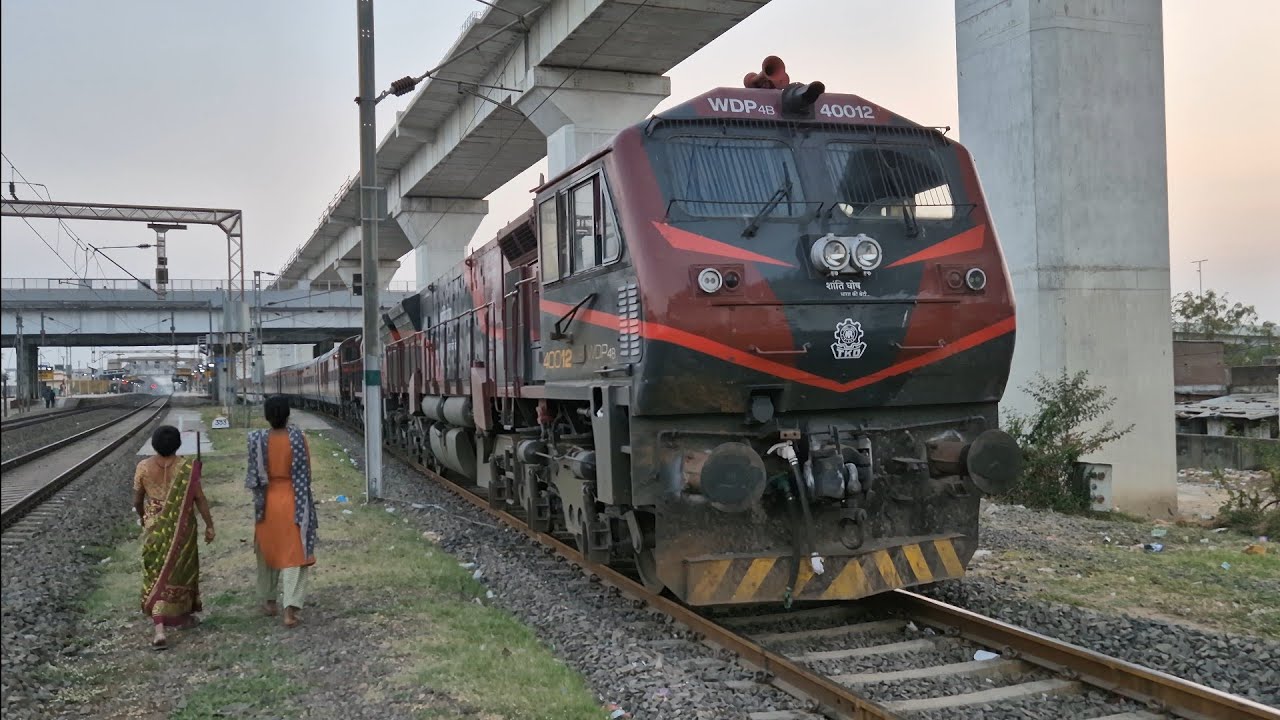 Tkd Wdp4B Diesel twins with Maharaja Express || Arrival and Departure