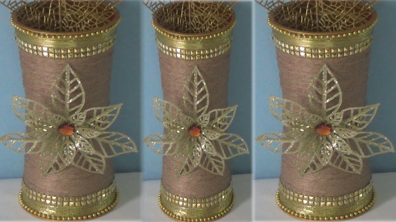 ARRANJO DE MESA FEITO COM MATERIAL RECICLÁVEL