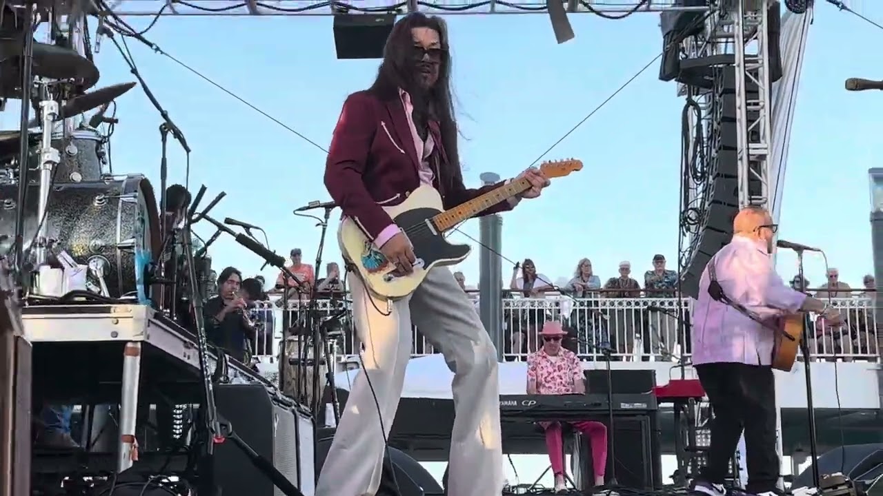 Eddie Perez w/ The Mavericks
