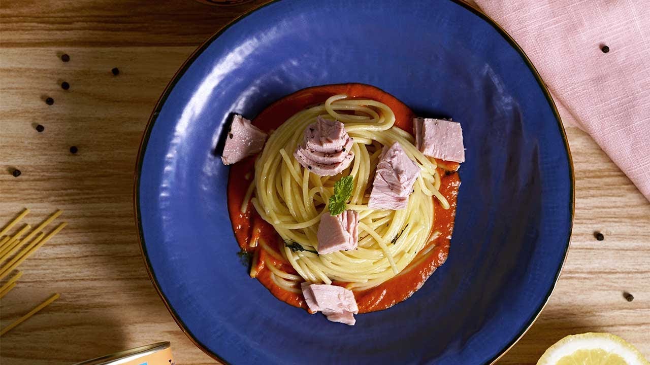 Spaghettoni con tonno Rio Mare limone e pepe | Ricetta Completa