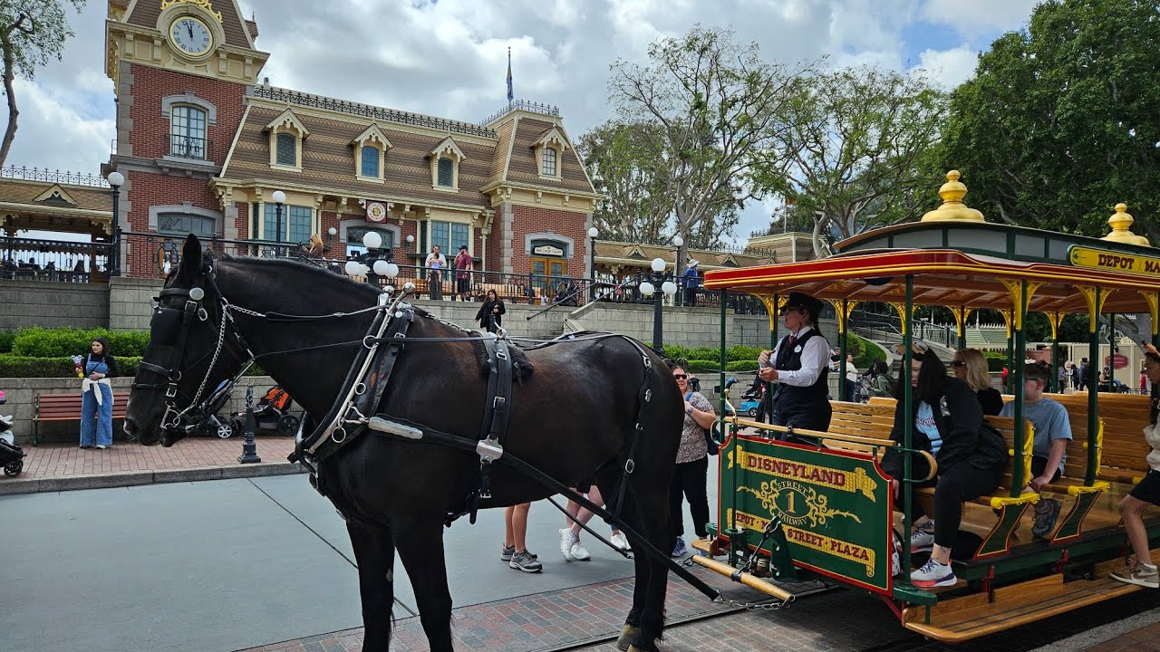 Disneyland Main Street Horse Trolly | Full Ride