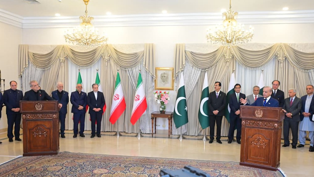 PM Shehbaz addresses joint press conference with Iranian President Masoud Pezeshkian