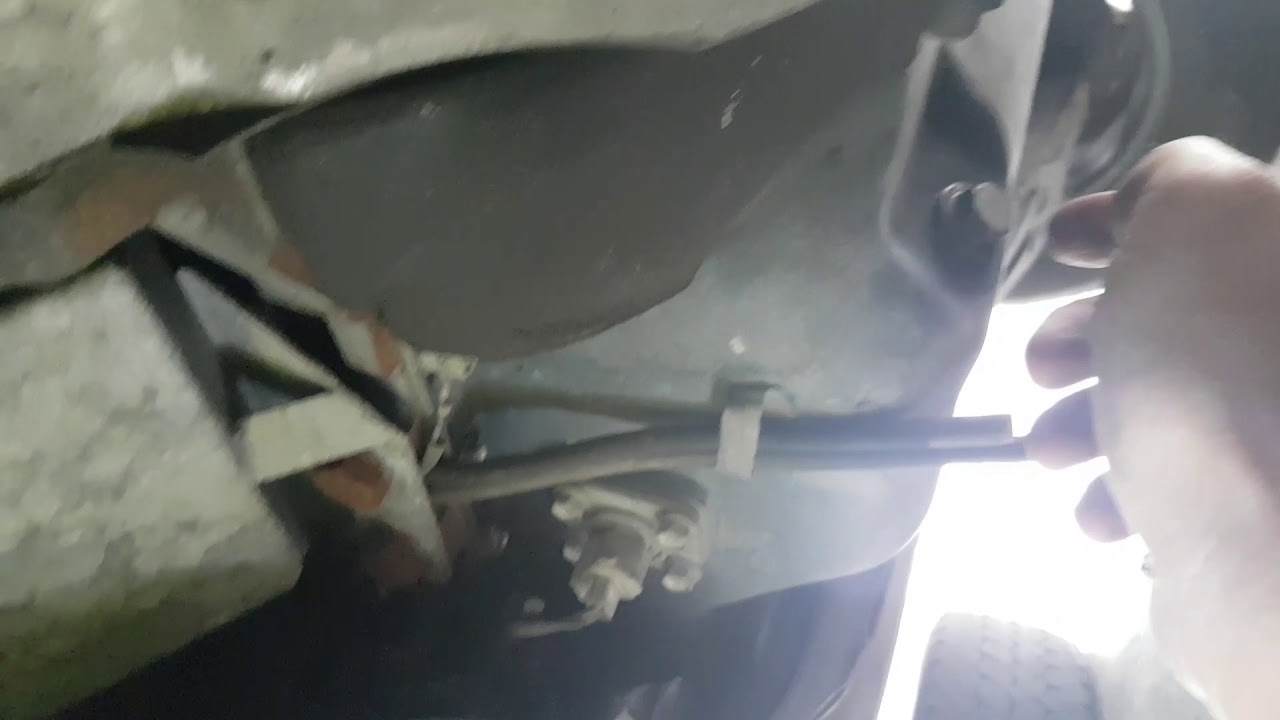 Diy豐田toyota Hiace 200 更換機油 風格 偈油隔 冷氣隔Change oil replace air filter
，Oil filter replacement