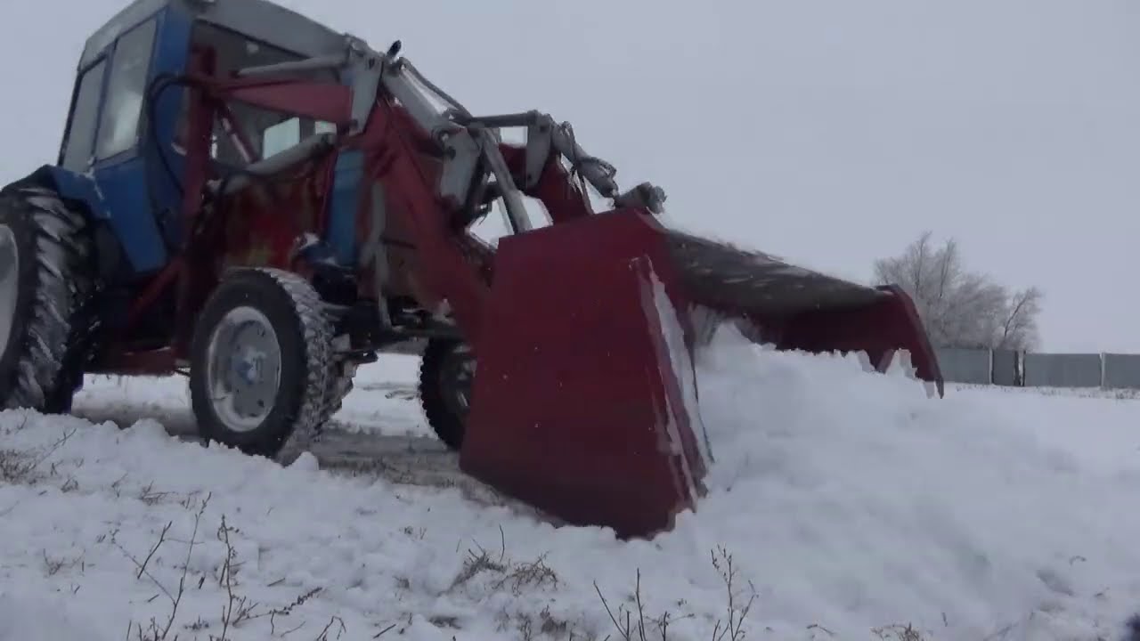 Чистка снега на Т 40 куном и ковшом.Т40 не завелся.