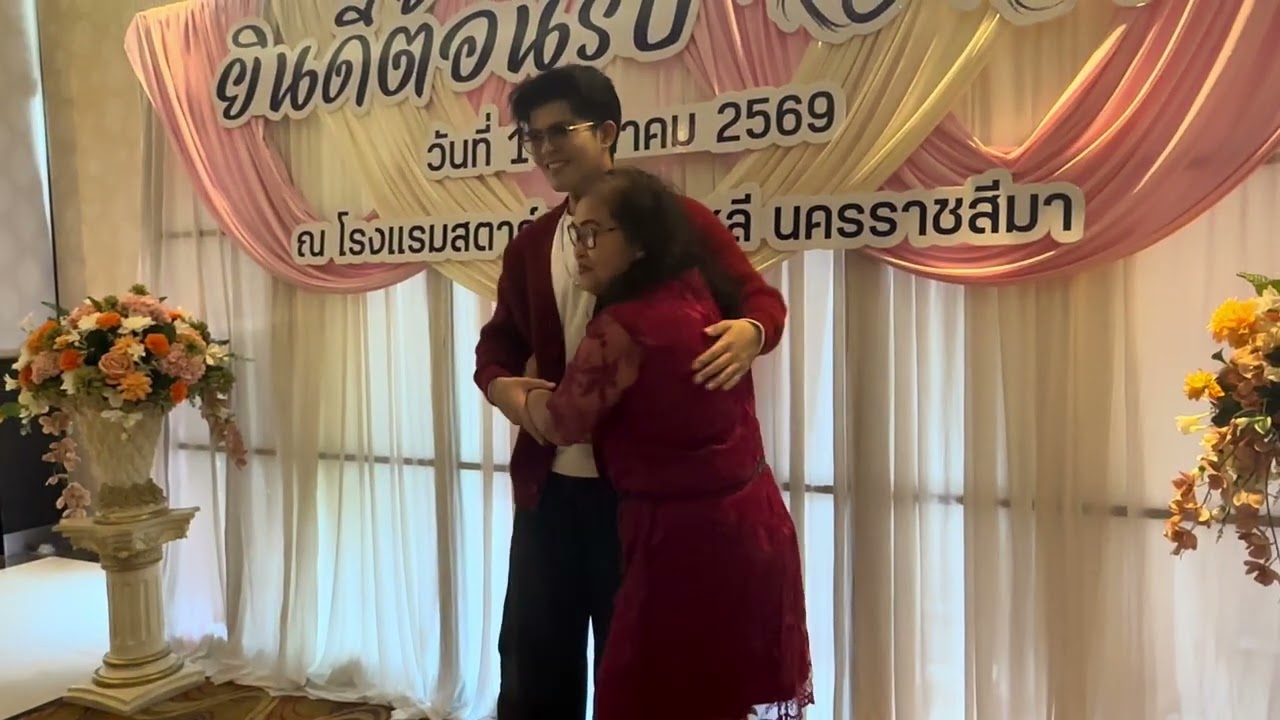 แม่ๆถ่ายภาพกับลูกชายงานปิด15.3.69โคราช