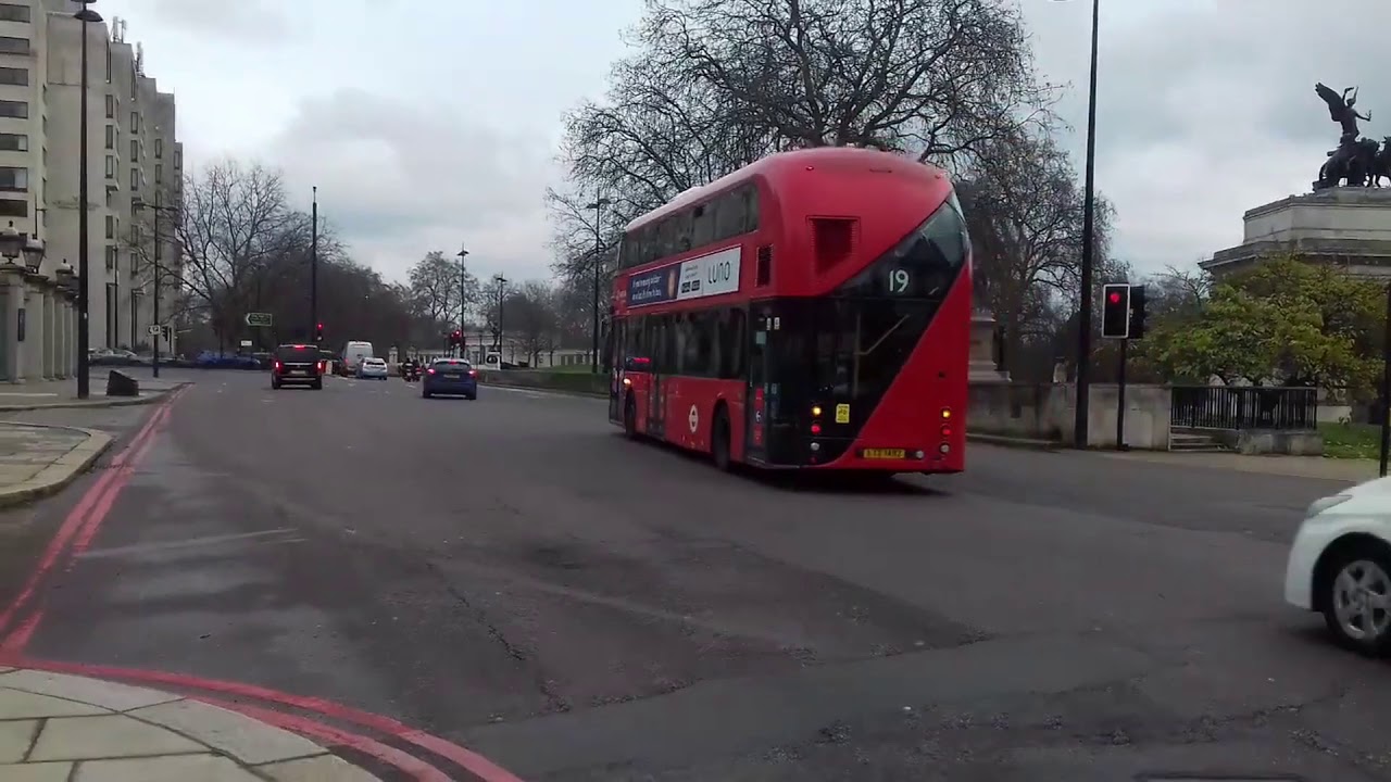 Traffic on the road Hyde Park Corner Knightsbridge London NEW Lockdown Covid tier 4: 22/12/20 at 3pm