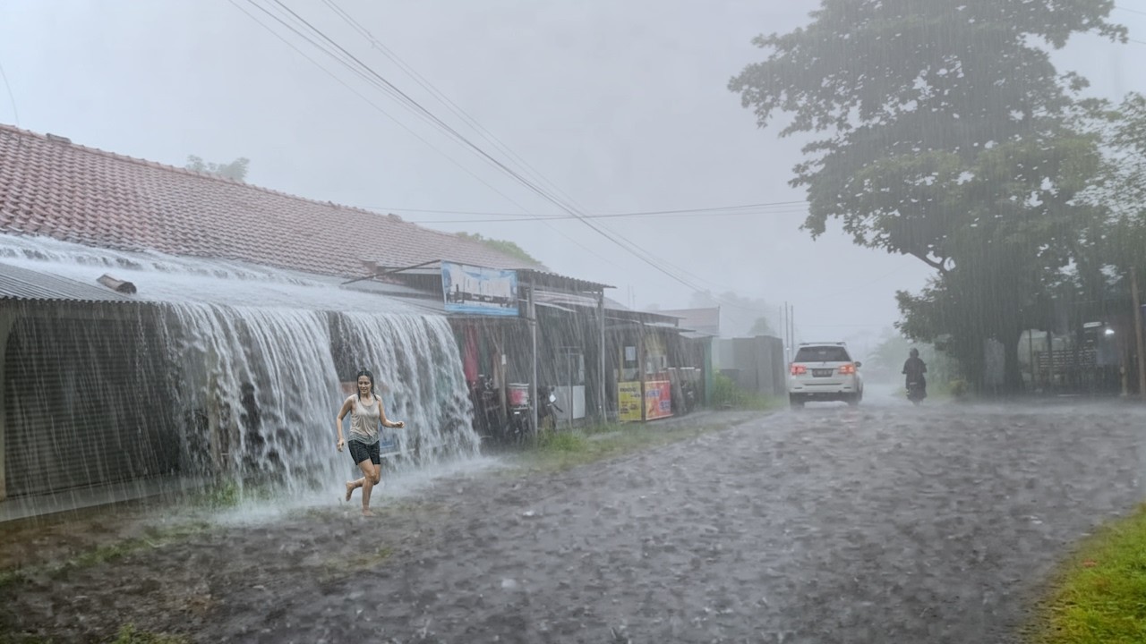 CAN YOU HANDLE THIS? ⛈️ Heavy rain and strong winds in coldest village Indonesia|| Overcome Insomnia