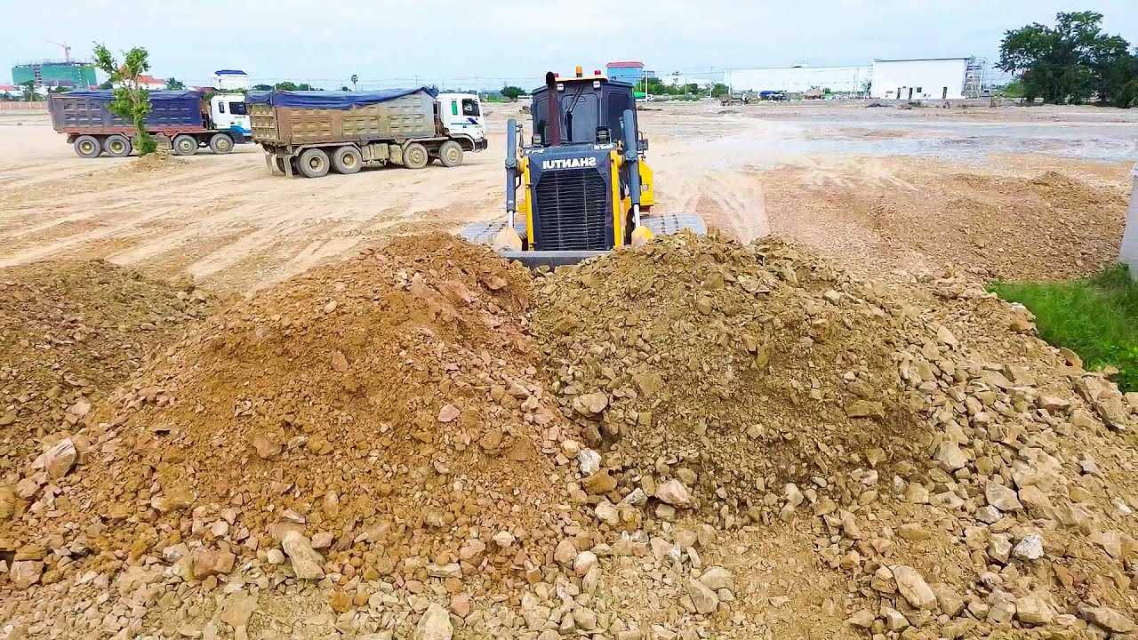 Unbelievable Power! SHANTUI DH17C2 Dozer Landfill Operation Pushing Stone with Dump Trucks
