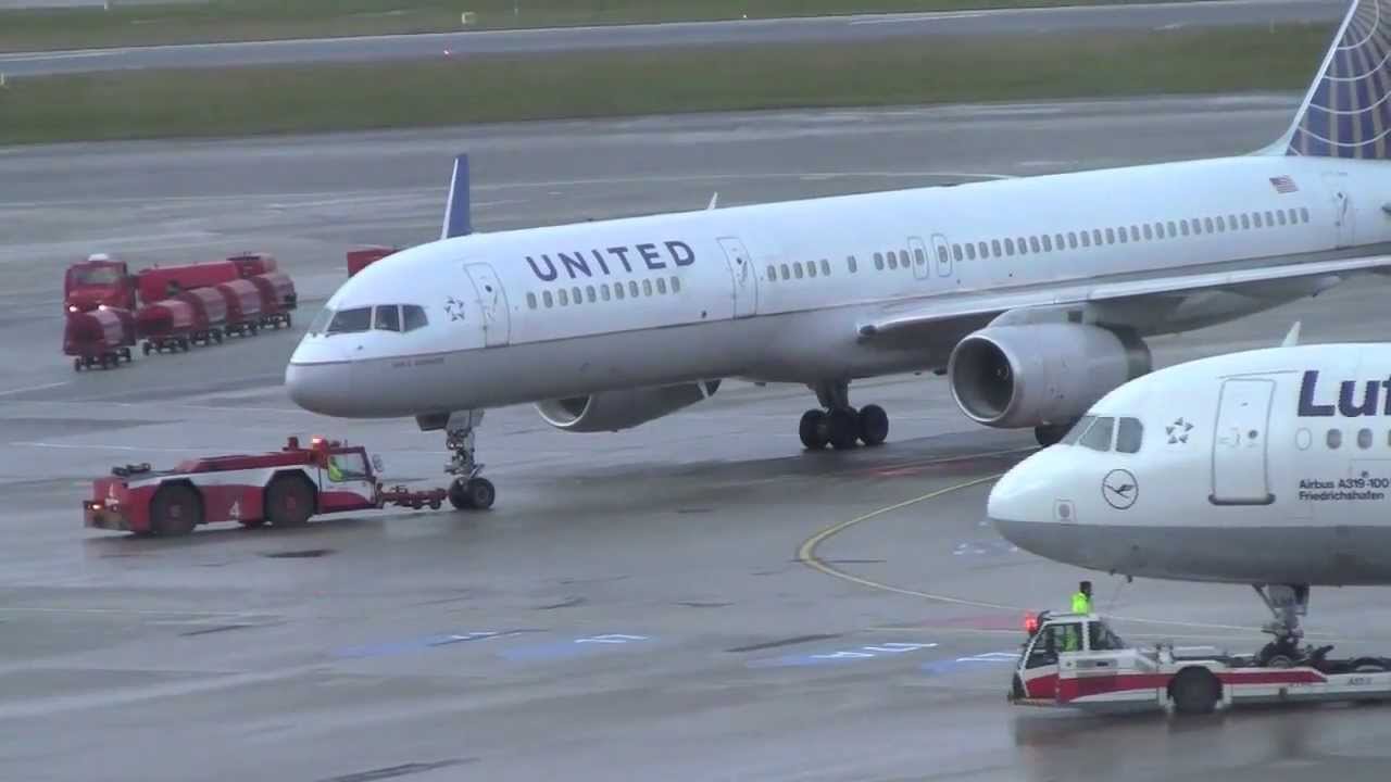 United Airlines Boeing 757-200 UA74 Hamburg Airport