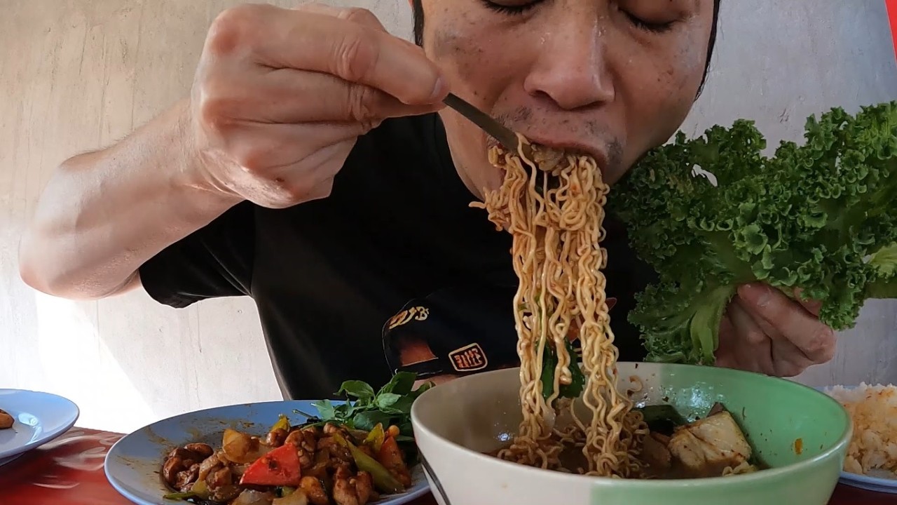 ไก่ผัดเม็ดมะม่วง แม่สำ