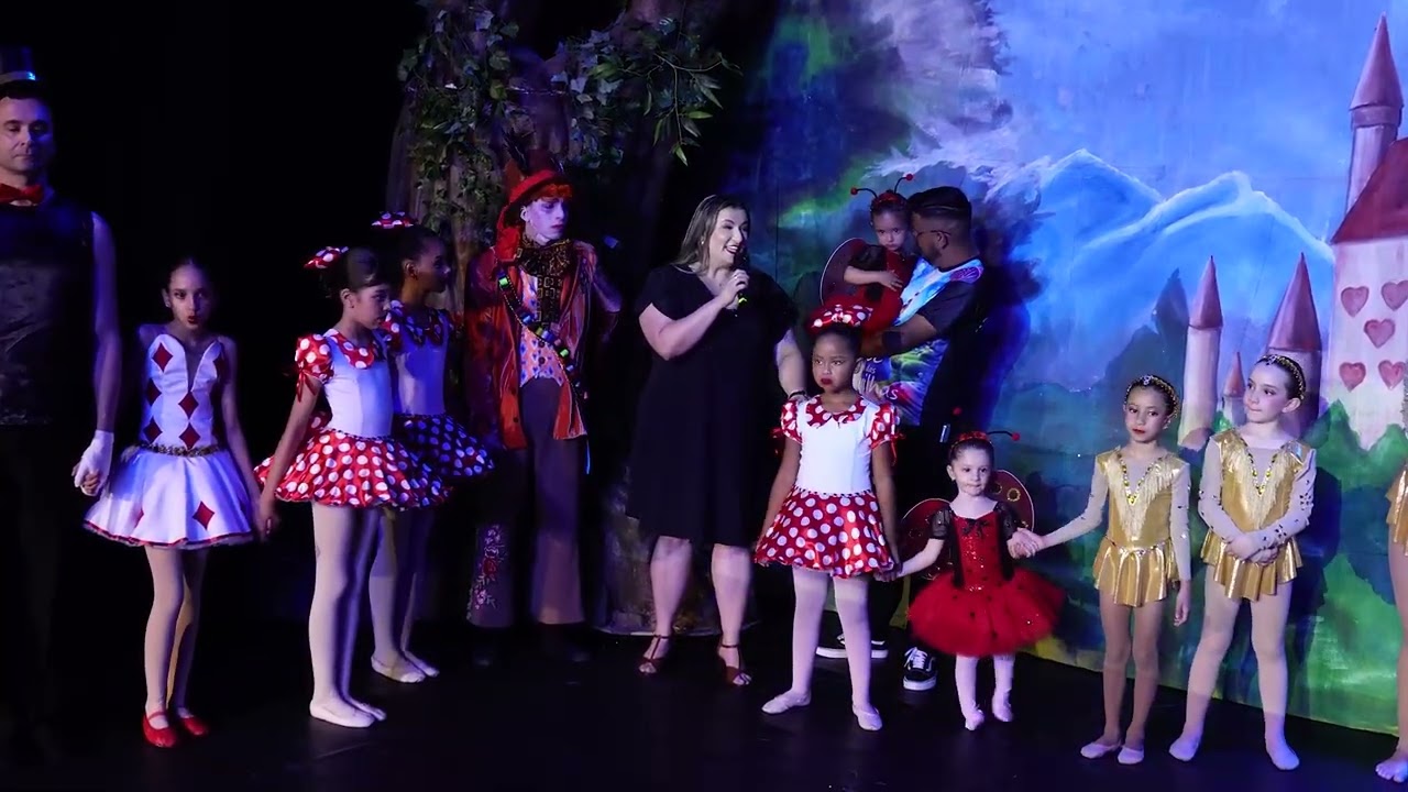 Apresentação DEZ/2025 - Alice no País das Maravilhas