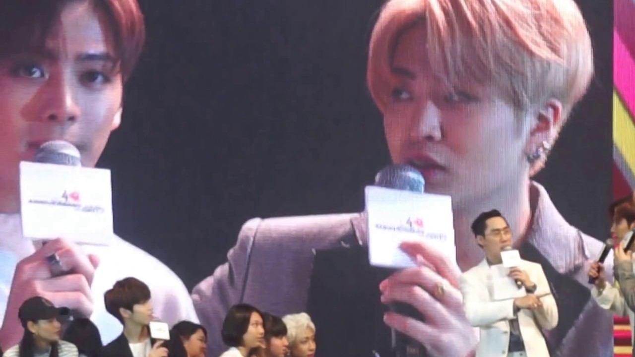 Play game with lucky fan @It's skin thailand 4th Anniversary with GOT7