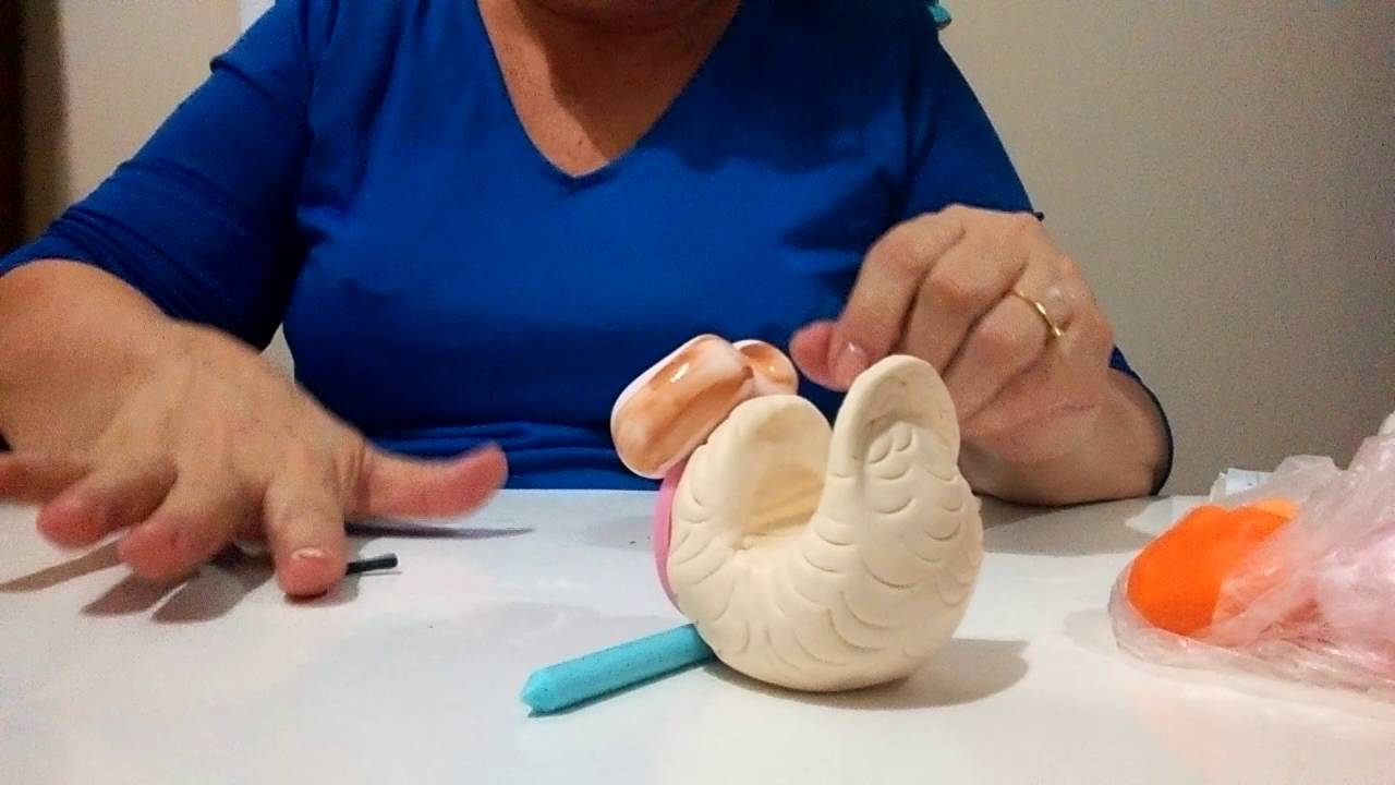 Vídeo-aula de biscuit . fazendo um porta celular de coruja