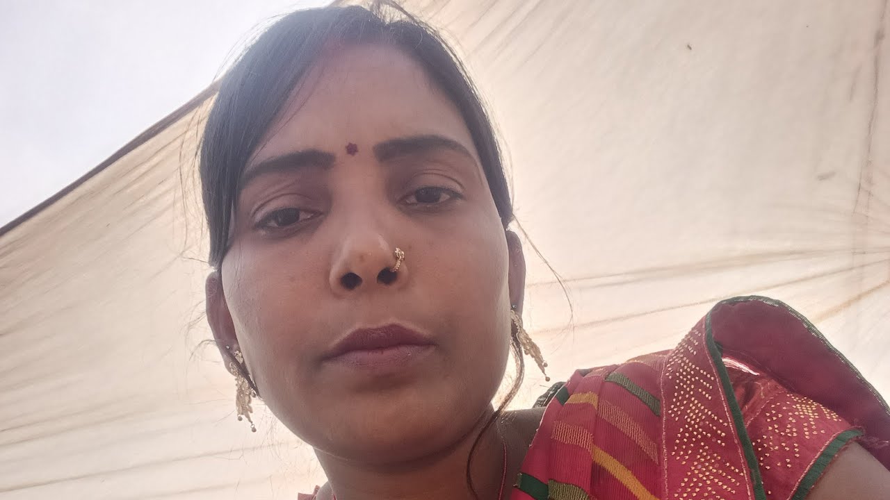 Anshika  is live