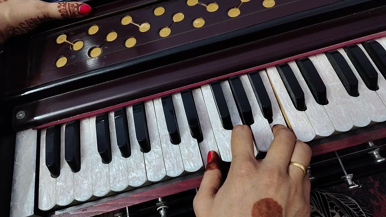 𝗘𝗽-𝟮𝟮 Hothon se chhu lo tum Gazal Notation on Harmonium.