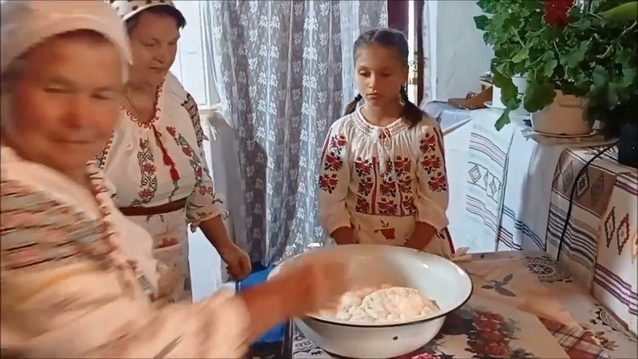 Bunica și Bunelul Fest: Din cuptorul bunicilor- învârtită cu brânză de oi, s. Ilenuța, Fălești